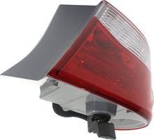 Load image into Gallery viewer, New Tail Light Direct Replacement For CAMRY 15-17 TAIL LAMP RH, Outer, Assembly, Halogen, SE/LE/XLE Models TO2805121 8155006640